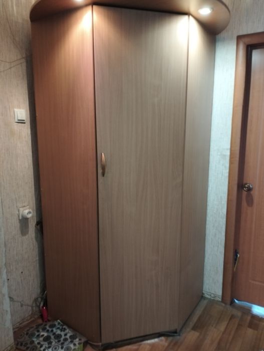 Шкаф угловой для прихожей