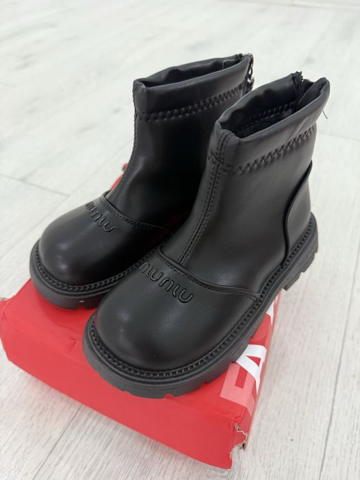 Продам детские суперские сапоги фирмы мью-мью