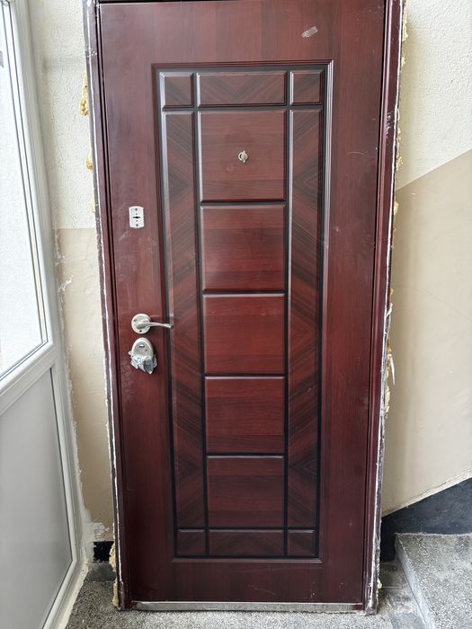 Продавам входна врата