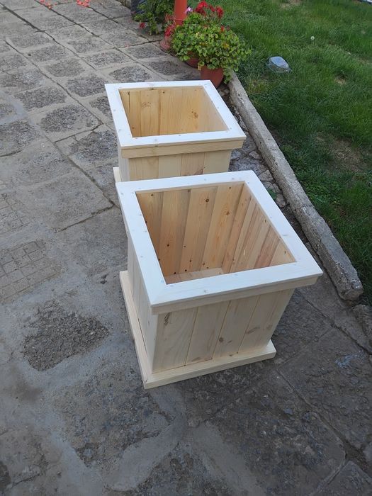 Саксии от дърво кашпи