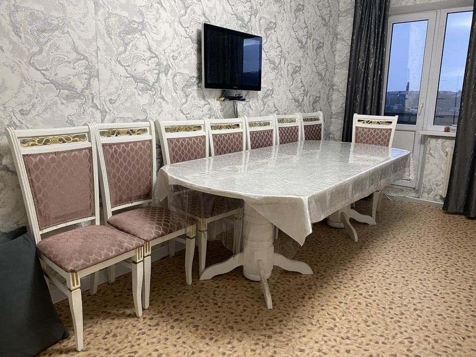 Продам стол для гостиной