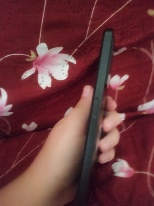 Vând oppo A57s cu ecranul spart dar în rate marge perfect că nou
