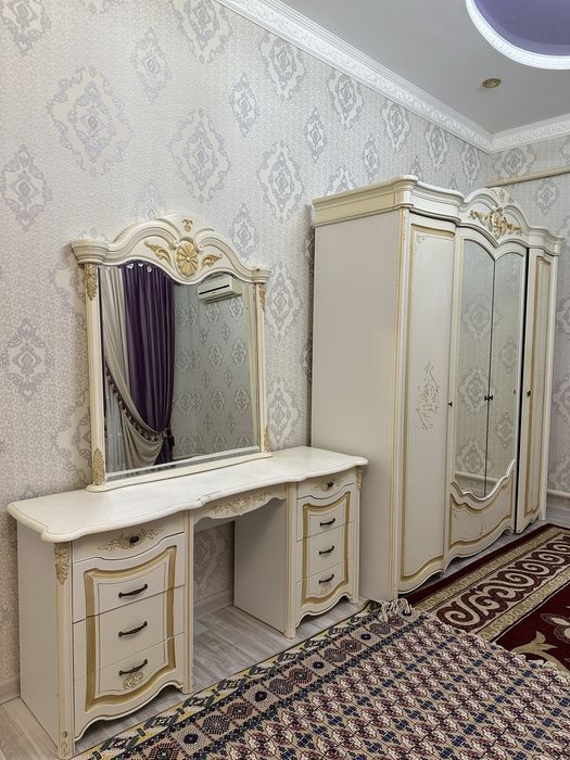 Шкаф комод с зеркалом тумба