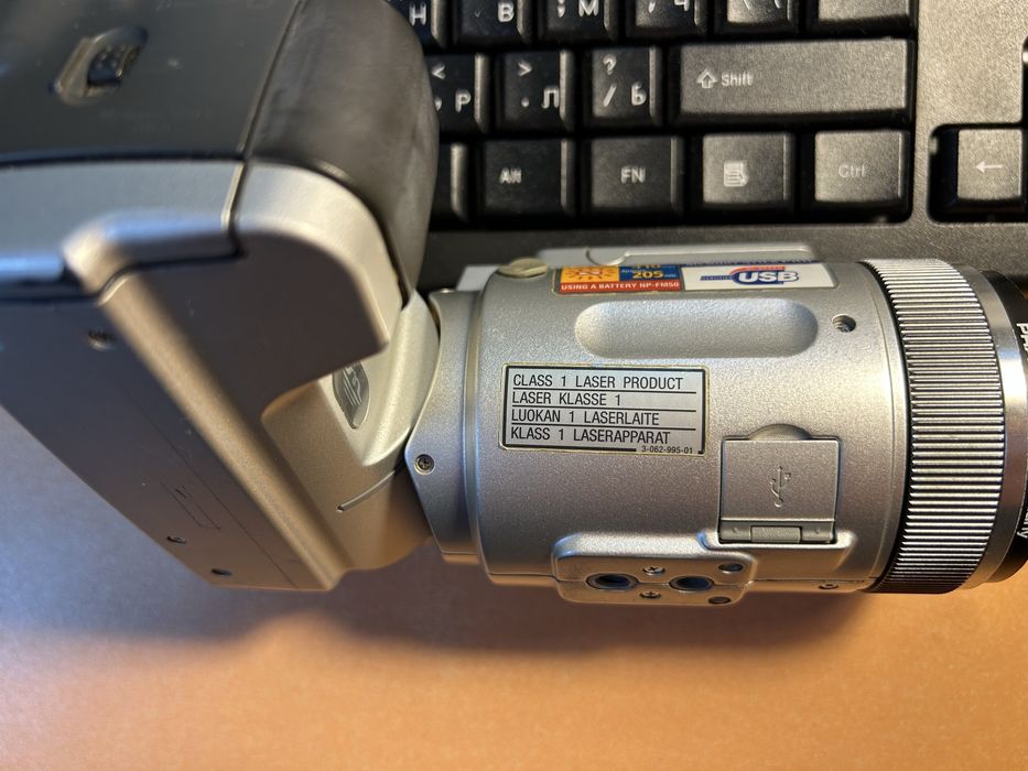 Фотоапарат Sony DSC - F717 за части