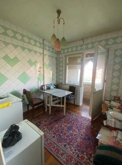 Срочно Продаётся Ойбек 2/7/9 без ремонта без мебелья локации топ !!!