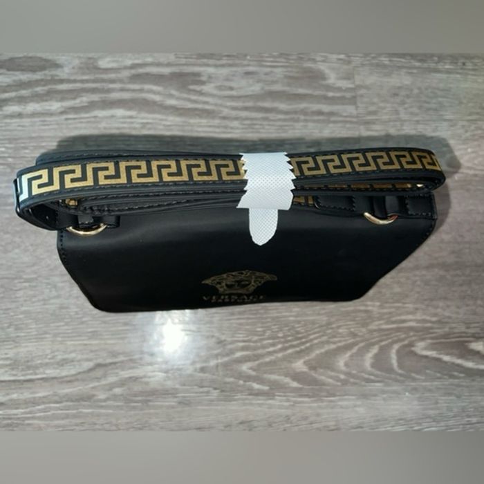 Черна чанта през рамо нова