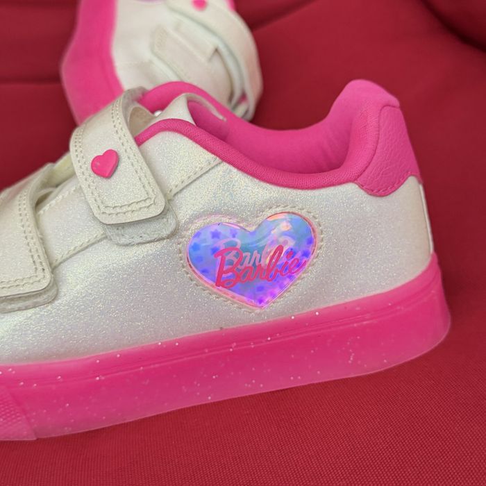 Vând Adidași Barbie mărimea 33 cu inimă luminoasă George – Stare perfectă
