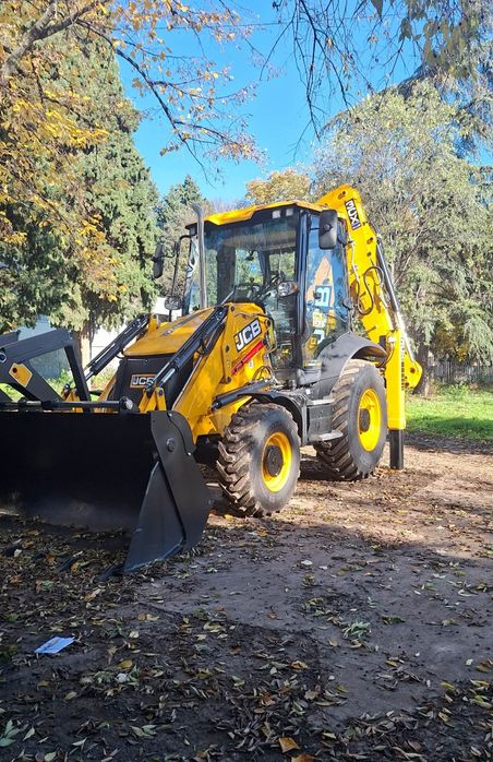Услуги с Комбиниран Багер и Самосвал