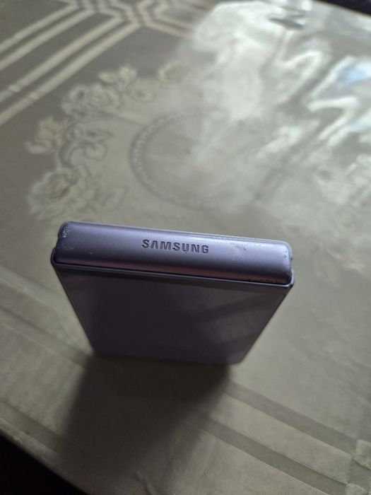 Samsung Galaxy Z Flip3
