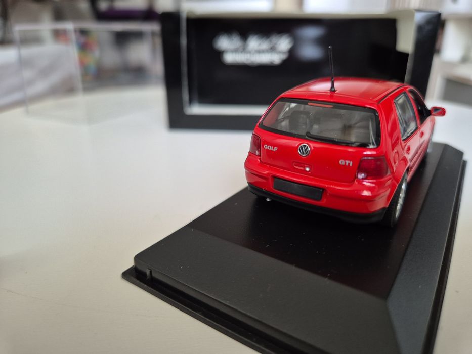 Macheta VW Golf 4 1:43 Minichamps