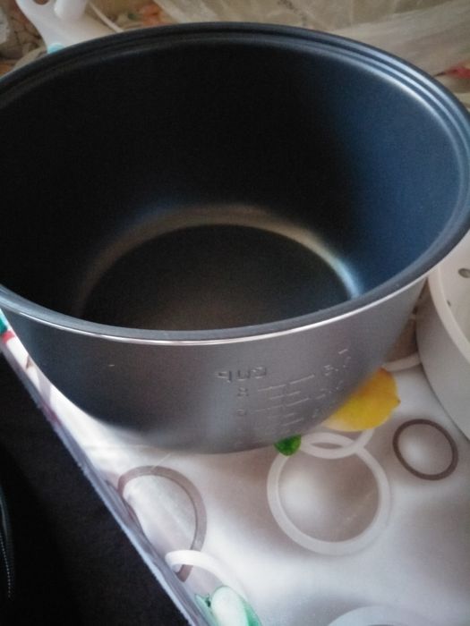 Мультиварка б\у.