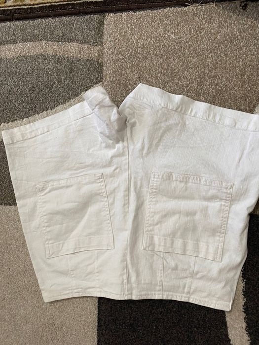 Pantaloni scurți albi