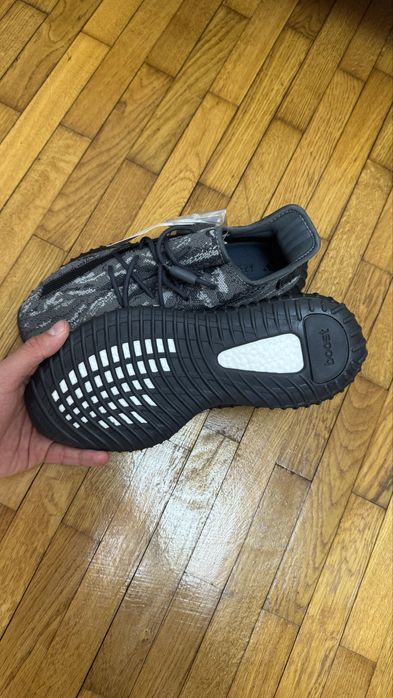 Yeezy 350 v2 gri