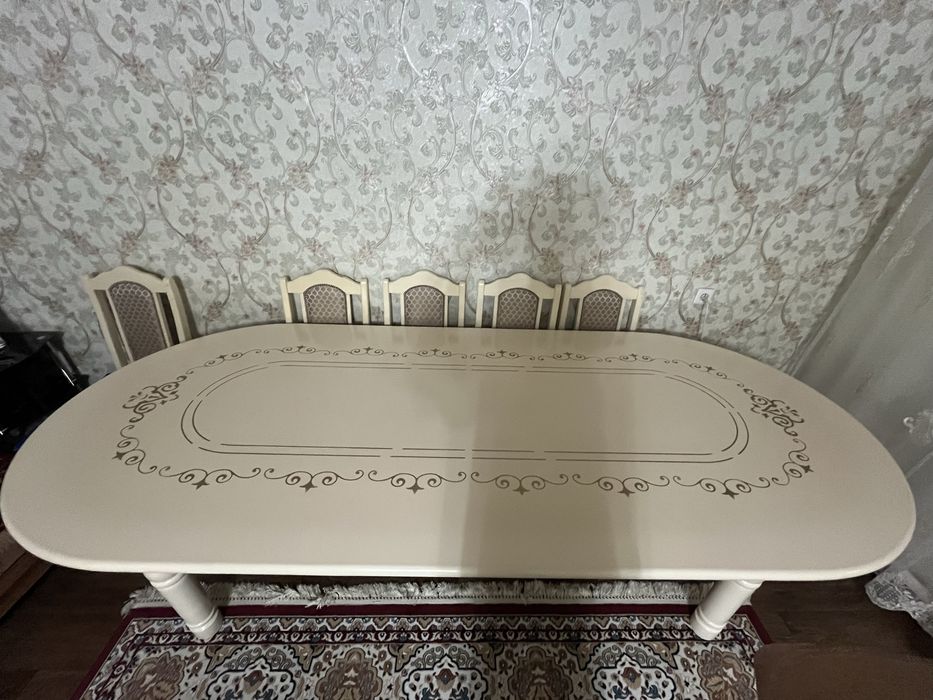 Стол для гостиной