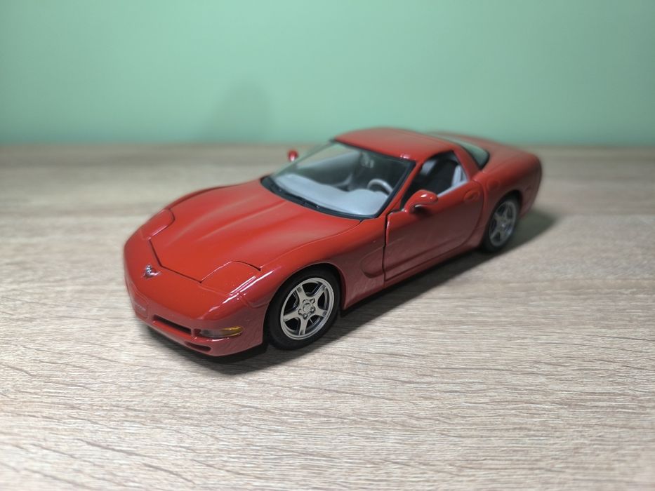 Метални коли в мащаб 1:24