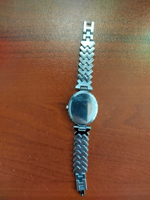 Часовник дамски елегантен