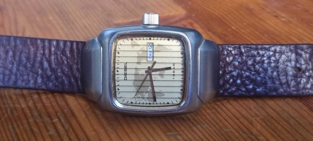Красив ретро часовник Diesel за ценители