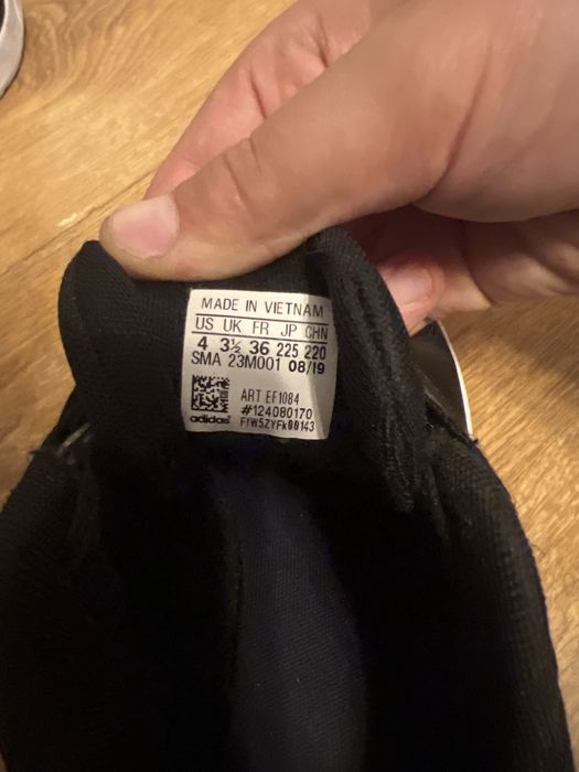 Adidasi adiddas. marime 36 piele artificiala