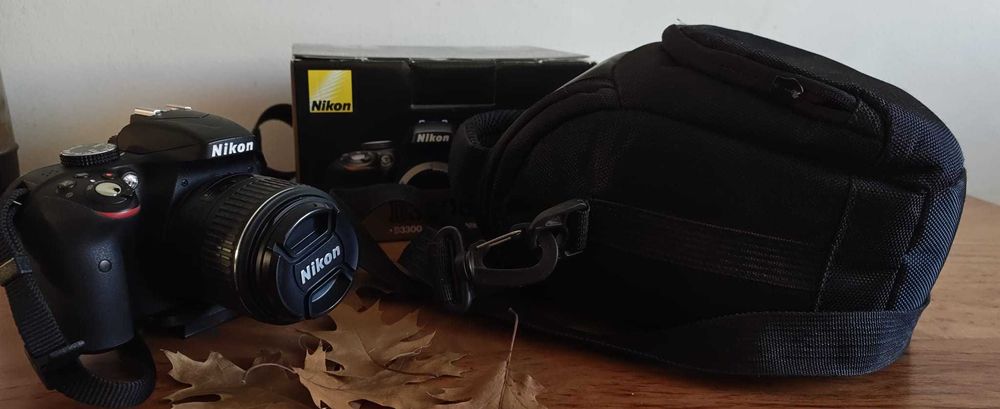 Kit Nikon D3300 + obiectiv AF-S DX 18-55mm f/3.5-5.6G VR II