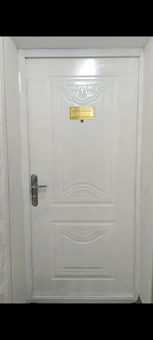 Темир эшик сотилaди .