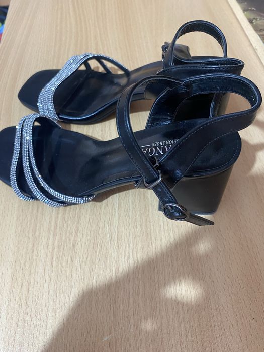 продам босоножки