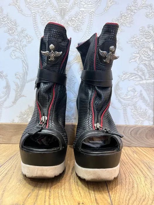 Дамски чизми на платформа