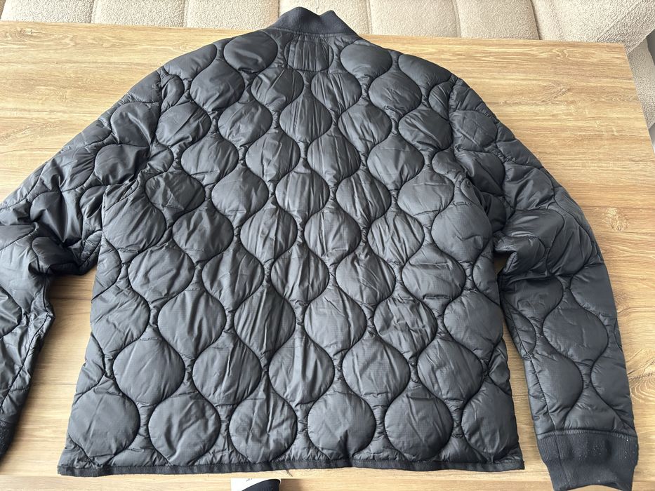 Продава се яке Superdry.