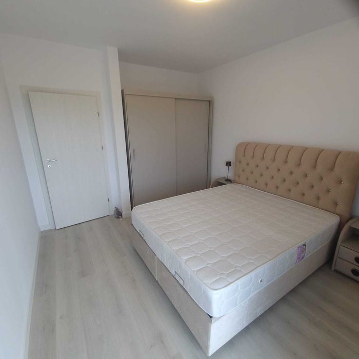 Proprietar, inchiriez apartament NOU mobilat si utilat+loc de parcare in MRS Country