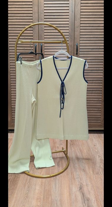 Set Tricotat Femei ,Mărimea 42-44-stare impecabilă