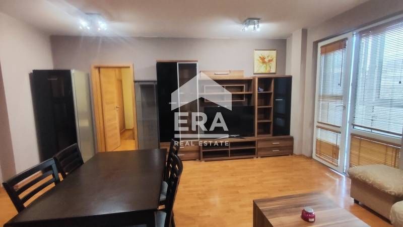 Тристаен обзаведен апартамент под наем, с опция за гараж, район  Лятно