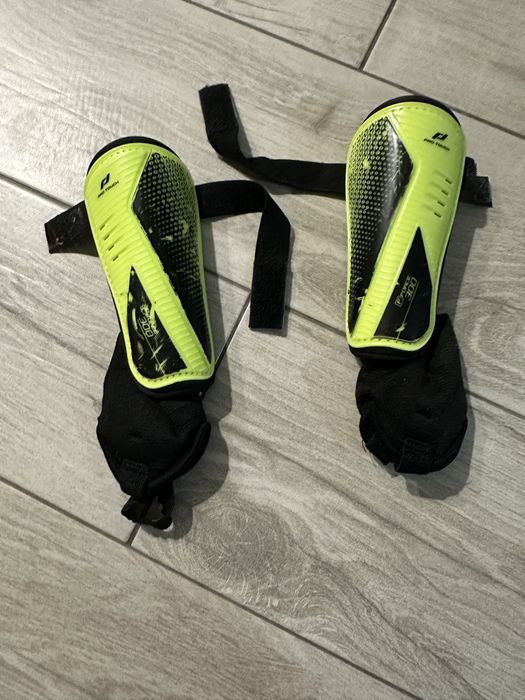 3 perechi de aparatori