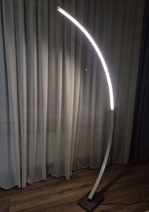 Lampa cu touch si control al intensitatii