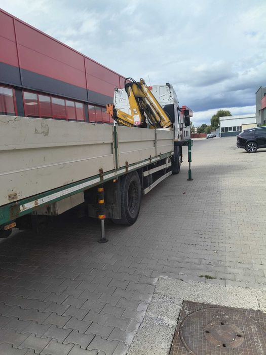 Camion cu macara