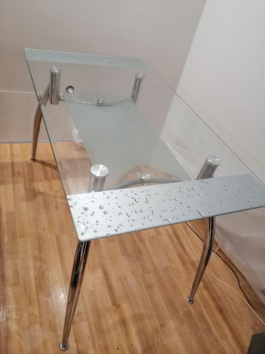 Продам стол стеклянный кухонный