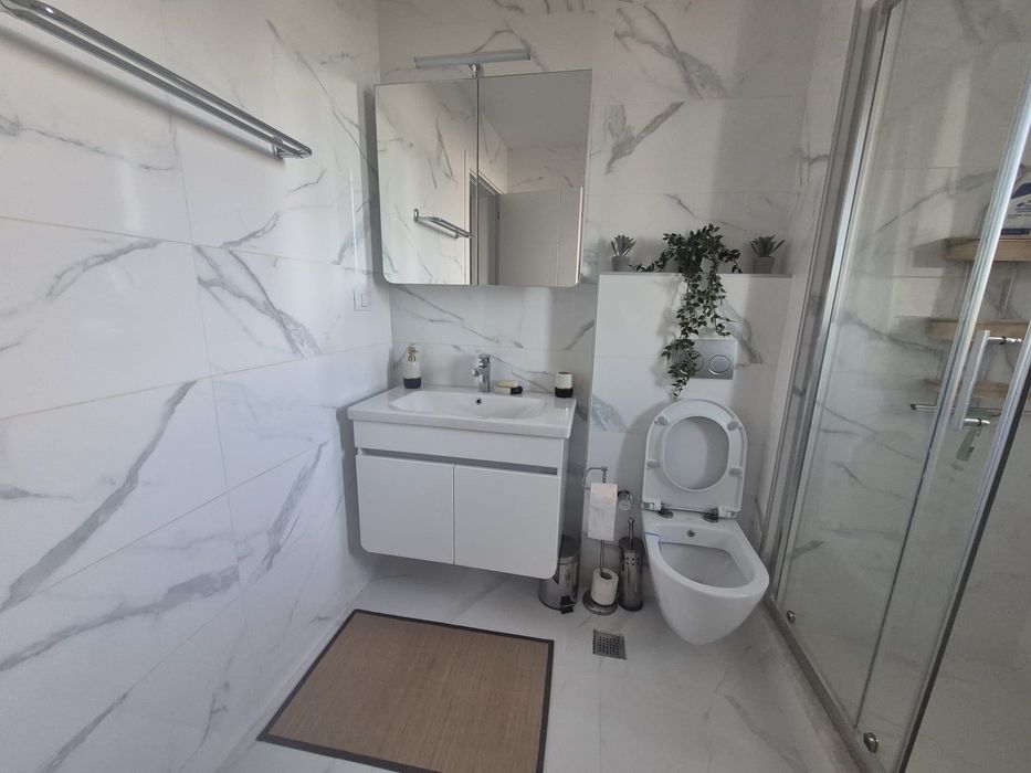 Apartament 2 camere de închiriat pe termen lung, zona Cazino Mamaia, vedere mare / lac