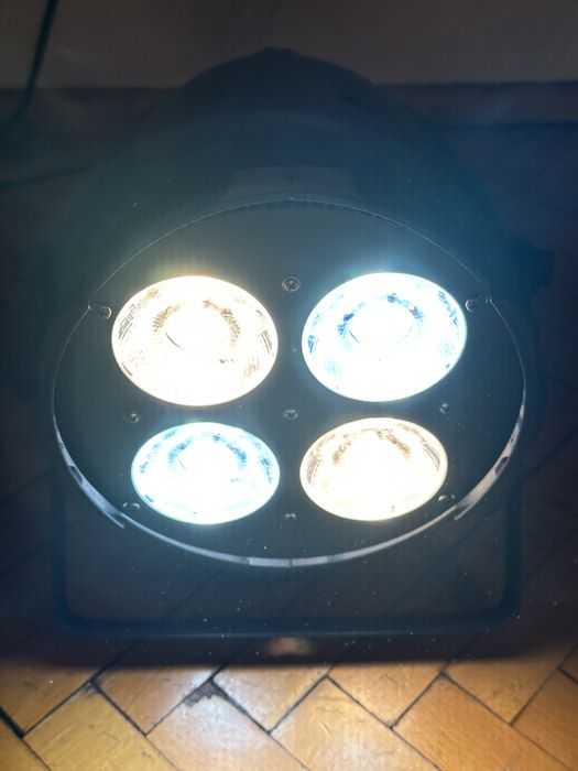 Професионален сценичен прожектор