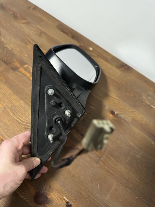 Продам зеркало Камри 40