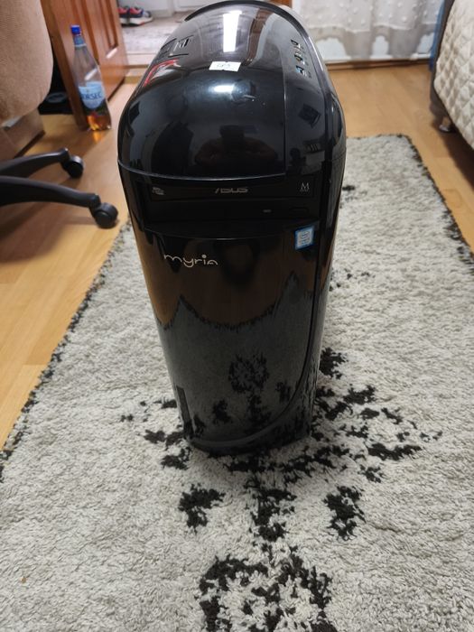 Vand o unitate incompleta si un laptop Lenovo