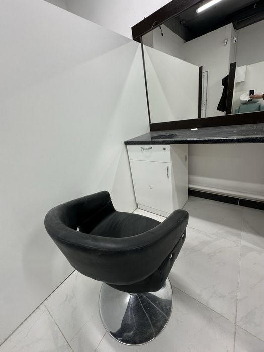 Продам  парикмахерский зеркало, тумба