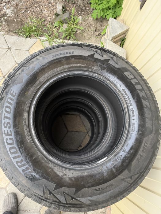 Продам комплект шин 235/75/15