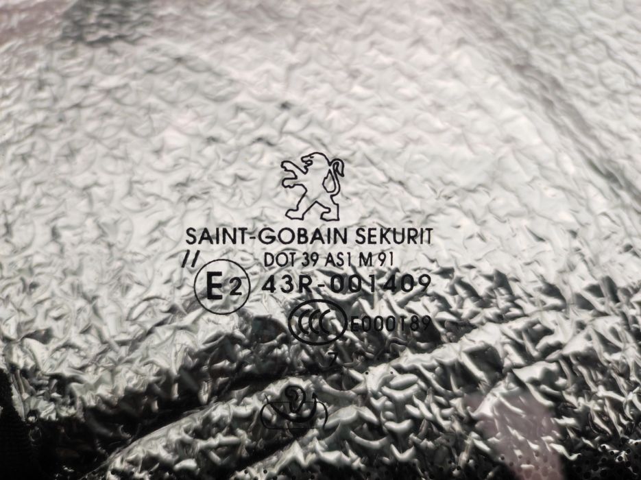 Предно(челно) стъкло за Пежо-207