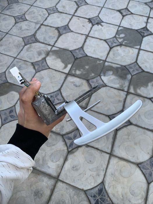 Лепестки на Mitsubishi