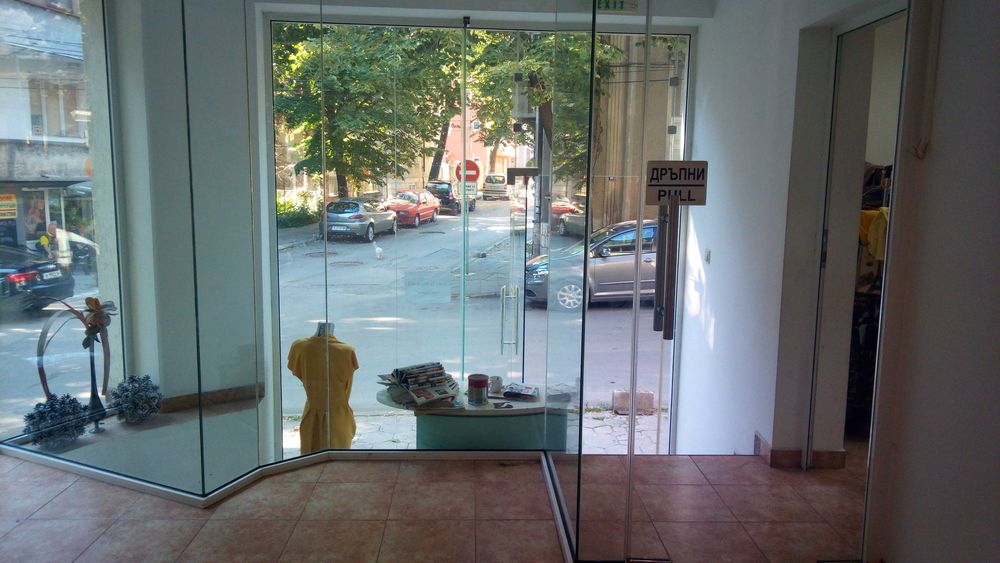 Дава се под наем Магазин в Шумен, Център - 40 кв.м за 280.5 € - Снимка #3