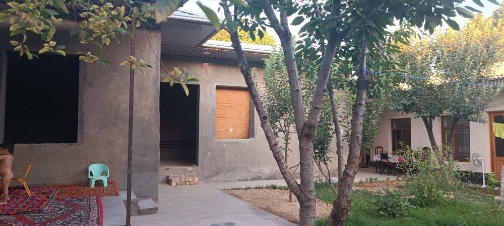 Kókterak qaynamada 4 sotix 6 ta xona 4 tasi bitkan