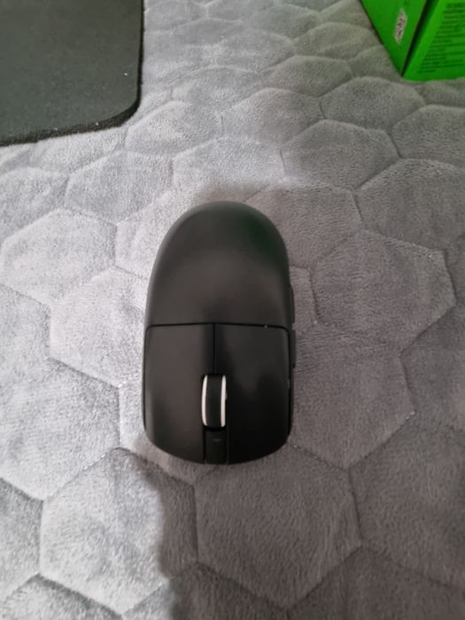 Vand mouse vxe r1 se cu dongle utilizat putin bateria rezista mult 1000 polling rate