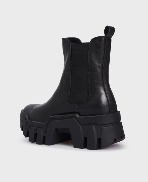 Продам ботинки