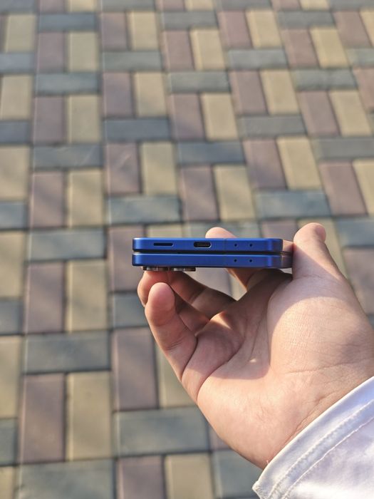 Samsung flip 7 blue