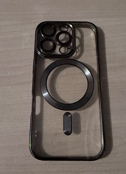 Чехлы на Iphone 16 pro