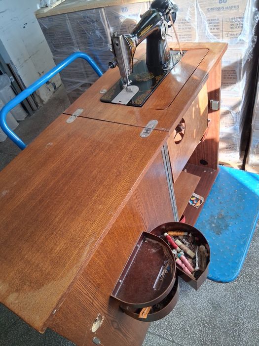 Работеща шевна машина