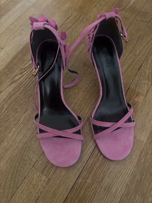 Обувки на ток от Ingiliz